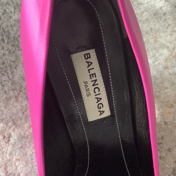 Balenciaga fuchsia leather pumps. - Picture 5 of 7
